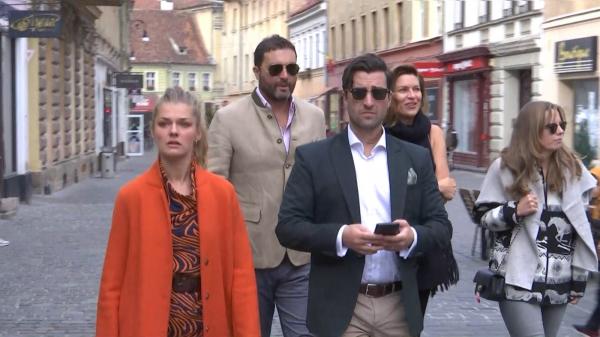 O trupă din Piteşti, invitaţii de ultim moment la mega-petrecerea lui Elon Musk de la Bran