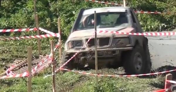 Ambiţie dusă la extrem în competiţia de off-road de la Abrud. Zeci de piloţi s-au luptat pentru un loc pe podium: "Era unul să se răstoarne. Mi-a fost frică"