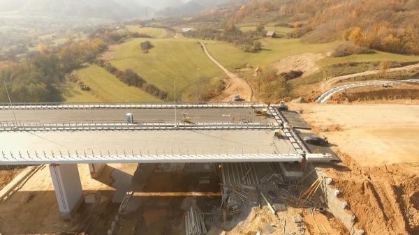 Prima secţiune a austostrăzii Sibiu - Piteşti, aproape de inaugurare. Cei 13 kilometri de şosea ar putea fi daţi în folosinţă la sfârşitul acestui an