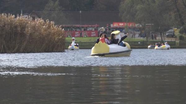 Lacul Noua, atracţia judeţului Braşov. Ce activități pot face turiștii