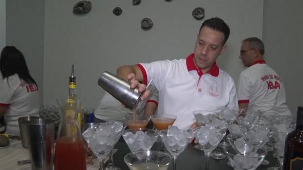 Campionat Mondial de preparare a Coctailurilor, în Cuba. S-au strâns barmani din peste 60 de țări