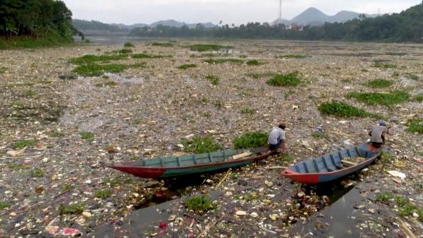 "Suntem pe autostrada spre iadul climatic". Liderii celor mai poluante ţări au lipsit de la Summit-ul din Egipt: ce a declarat Iohannis