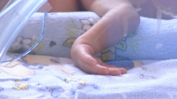 A fost dechis primul centru de transplant hepatic pentru copii, dar nu avem specialişti. Cazul lui David, un băieţel pentru care orice secundă contează