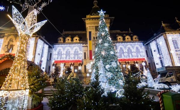 S-au deschis târgurile de Crăciun în cele mai mari orașe din țară. La Craiova, vedeta e bradul de 20 de metri