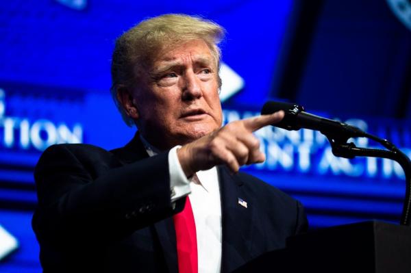 Donald Trump și-a depus candidatura pentru alegerile prezidenţiale din 2024. Fostul președinte intră din nou în cursa pentru Casa Albă