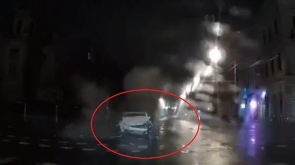Momentul în care Culiţă Sterp loveşte cu bolidul său un Logan, în centrul Clujului. Celebrul interpret era beat, a trecut pe roşu şi a plecat de la locul accidentului