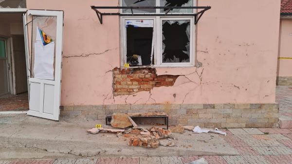 Bancomat aruncat în aer, în Constanţa. Poliţie, filtre şi trupe Antitero: o echipă a SRI va preleva probe pentru a stabili tipul explozibilului folosit