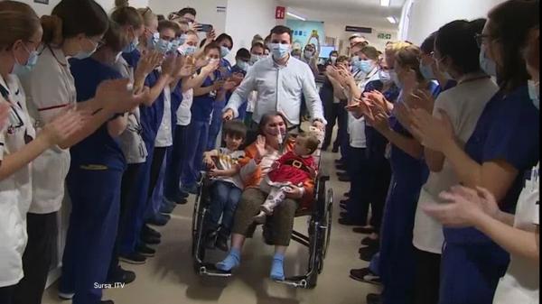 Povestea româncei care a stat un an de zile la ATI, în Marea Britanie, după ce a făcut COVID. Și-a văzut copila nou-născută abia după șase luni