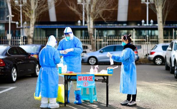 China a raportat primul deces din cauza Covidului, după șase luni. Alte 962 de noi infecţii au fost înregistrate