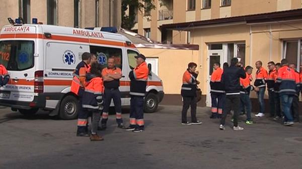 Mii de ambulanţieri ameninţă cu protestul. Sindicaliştii se plâng de maşini vechi, care pun în pericol pacienţii şi echipajele medicale