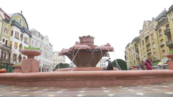 "Fântâna cu peşti" din Timişoara, un eşec după renovare. Localnicii o privesc sideraţi: "Arată ca o oală de sarmale"