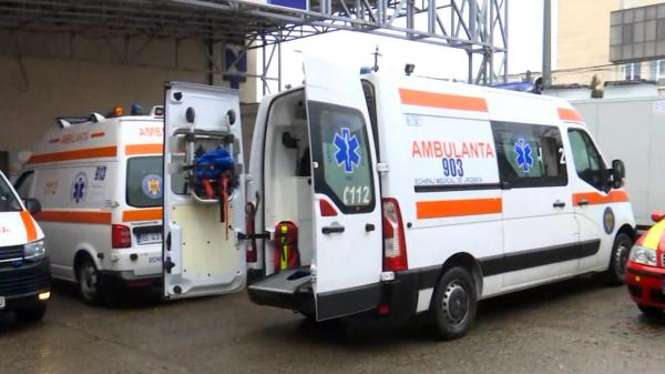 Filmul atacului sângeros de la periferia Iașului. Bărbatul muşcat de patru maidanezi a rămas fără o bucată din ureche