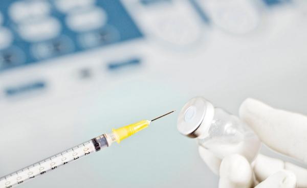 Mii de nou-născuţi rămân nevaccinaţi din cauza stocului insuficient de seruri. Prețul unei doze: "E masa copilului pe nu ştiu câte zile"