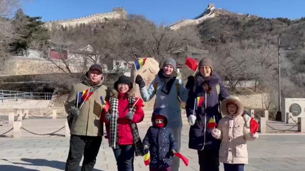 Limba română s-a auzit de 1 Decembrie şi pe Marele Zid Chinezesc. Petreceri în lanţ de la Roma până la Beijing