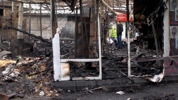 Mai mulţi papagali, iepuri şi porcuşori de Guineea au murit în incendiul de la Piaţa 1 Decembrie