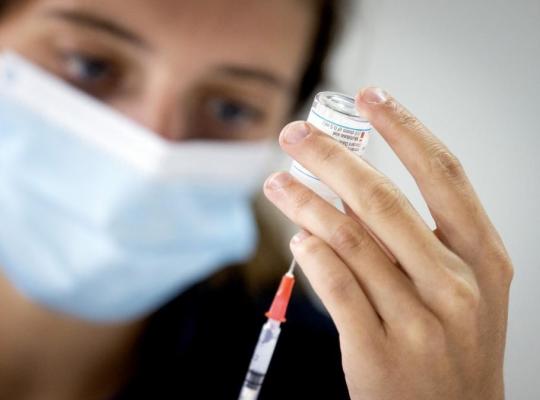 Pfizer cere autorizarea de urgenţă a vaccinului adaptat la Omicron pentru copii cu vârste între 6 luni şi 5 ani