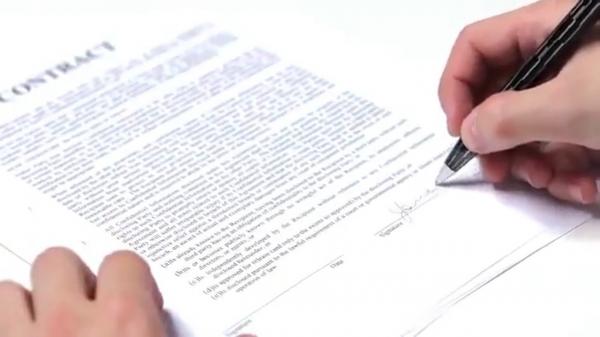 La ce detalii trebuie să ne uităm atunci când semnăm un contract de muncă. Sfaturi de la avocați și specialiștii în HR