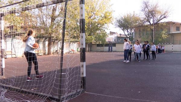 Accesul la terenurile de sport din şcoli, permis şi în afara orelor. Ce presupune proiectul de lege
