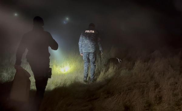 Goană nebună pe străzile din Iași. Polițiștii caută de ore bune un șofer fugar, după o urmărire cu focuri de armă