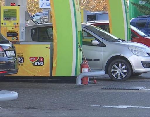 Ieftinire fără precedent a carburanţilor. Cât costă benzina şi motorina azi, 8 decembrie 2022