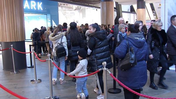 Bătaie și la angajări la Primark în România, nu doar pe haine: 16 pe un loc. Ce salariu oferă