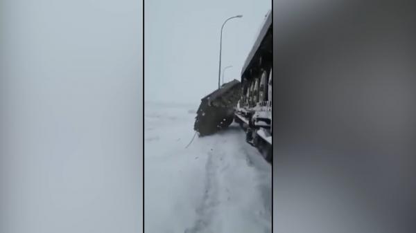 Cum cobori un tanc din tren: metoda necovenţianală a ruşilor, motiv de ironie pentru ucraineni. Rusia ar fi pierdut 13 drone în doar 24 de ore