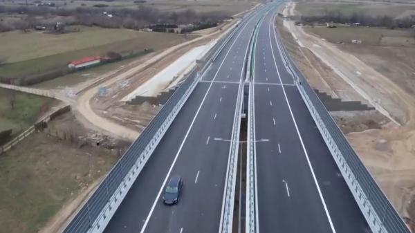 13 km de autostradă, construiți de austrieci, au fost inaugurați. Compania a terminat lucrările în avans