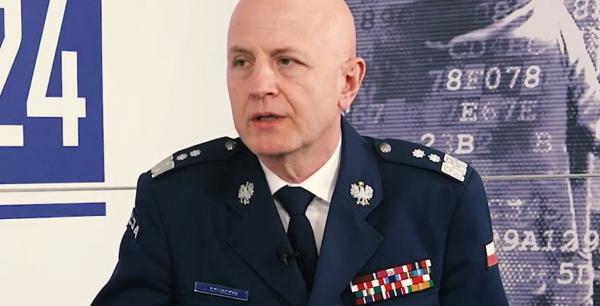 Comandantul poliţiei din Varşovia, vinovat de explozia din biroul său: a vrut să-i arate unui coleg ce cadou a primit şi a tras cu lansatorul de grenade