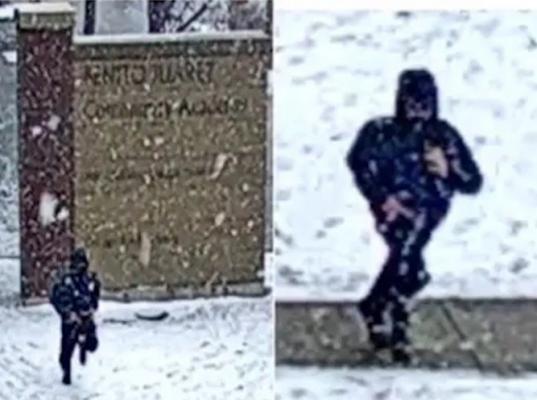 Un bărbat înarmat a omorât doi adolescenţi şi a rănit alţi doi, în faţa unui liceu din Chicago. Poliţiştii îl caută de ore bune