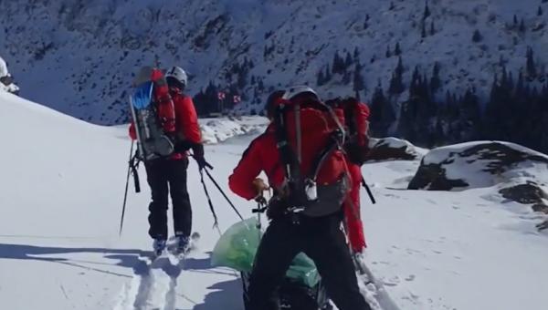Misiune contracronometru a salvamontiştilor pentru salvarea unui turist rănit, în Munţii Făgăraş