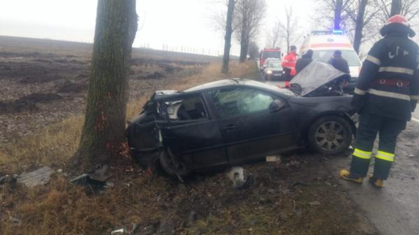 Tânăr de 24 de ani, mort într-un accident teribil pe o şosea din Botoşani. A pierdut controlul volanului şi a intrat într-un copac