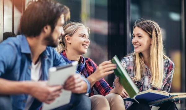 Cardul european pentru tineret, disponibil gratuit, chiar din primăvară. Ce beneficii oferă