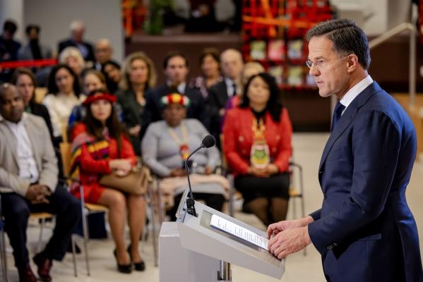 Premierul Olandei își cere scuze pentru implicarea țării sale în comerțul cu sclavi. Oficialii de la Amsterdam anunță că vor înapoia artefectele furate din fostele colonii