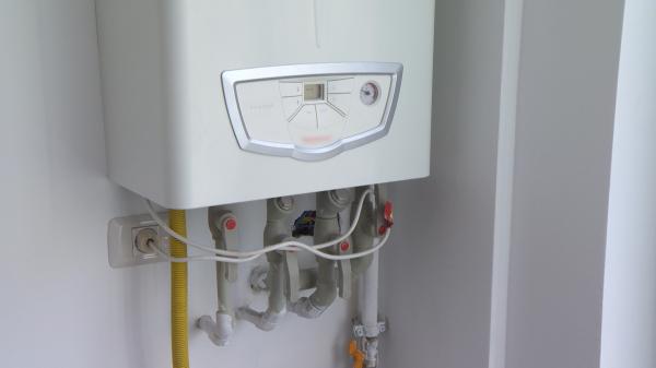 Taxa pregătită tuturor românilor cu centrale de apartament. Explicația ar fi că poluează prea mult