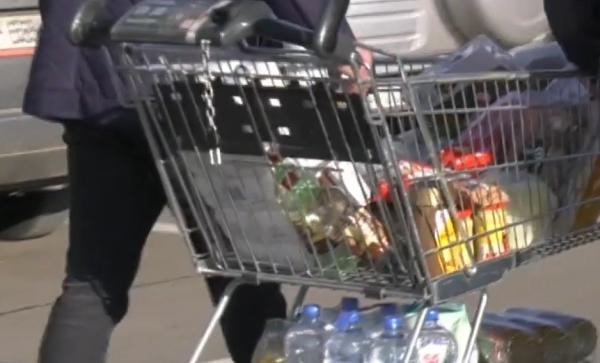 Vecinii maghiari trec graniţa frecvent pentru provizii mai ieftine. Coșul de cumpărături în România, mai rentabil chiar și cu 30%