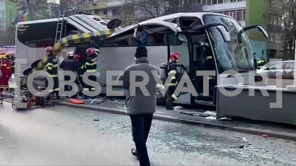 Autocar strivit de limitatorul de înălțime, la Pasajul Unirii. Prefectul Capitalei: Este posibil să fi avut viteză