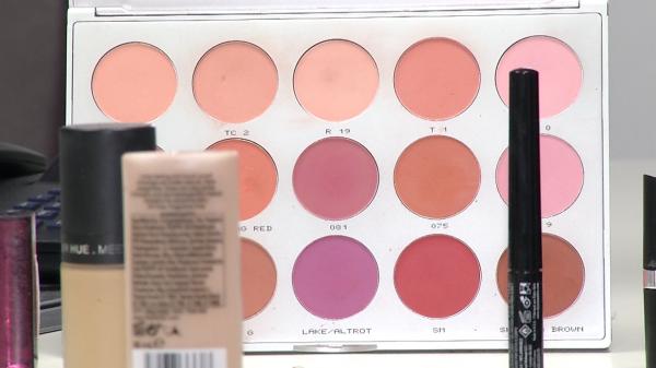 ''Otrava'' din trusa de machiaj. Produsele de înfrumuseţare care pot conţine ingrediente extrem de toxice