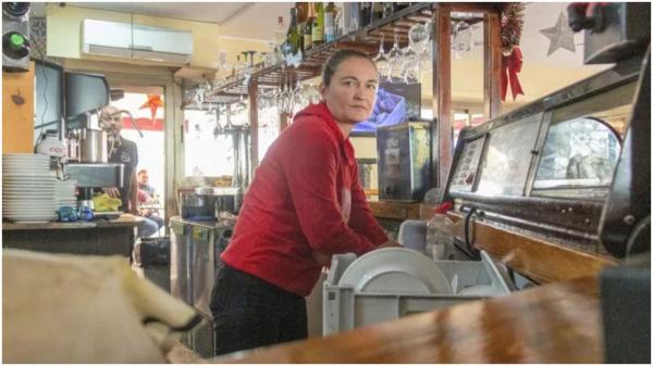 Românca arestată pe nedrept în Spania, după ce Poliția a confundat-o, cere despăgubiri. Timp de 6 zile, ea şi fiica ei au trecut prin clipe grele