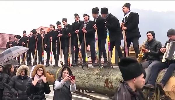 Obicei vechi de zeci de ani, păstrat cu sfinţenie în comuna sibiană Sadu: "E ceva deosebit. Ei au păstrat cu ambiţie tradiţia"