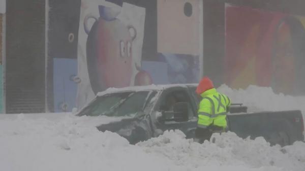 Americanii se tem de inundații devastatoare, după "ciclonul-bombă". Orașul transformat "în zonă de război": poliția și armata, pe străzi