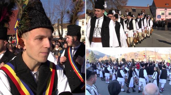 Întâlnirea Junilor din Mărginimea Sibiului, un obicei vechi de peste 70 de ani, care nu dă semne că se va stinge