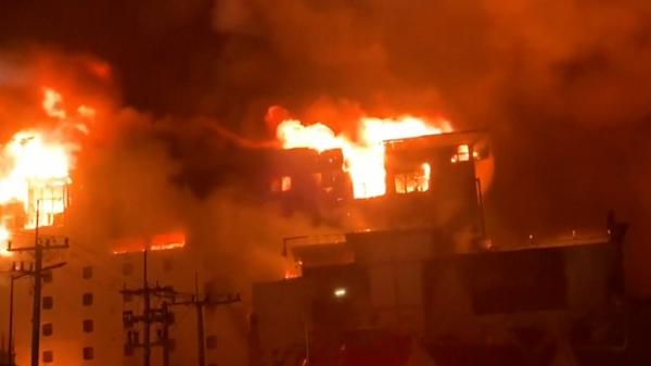 Scene de groază: 19 morţi şi 70 de răniţi. Unii au murit sărind din hotelul cazinou cuprins de flăcări în Cambodgia
