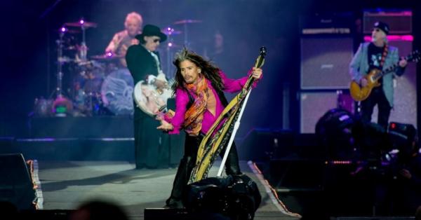Solistul formaţiei Aerosmith, Steven Tyler, vizat de o plângere pentru agresiune sexuală asupra unei minore