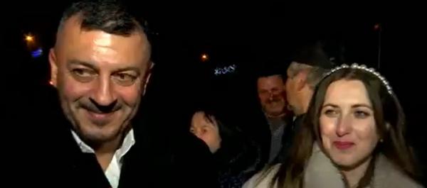 S-au căsătorit în primele secunde din 2023, la Poarta Sărutului: "Am zis să fie ceva mai special, mai frumos"