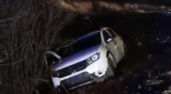 Tragedie evitată la limită. Un copil și trei adulți au ajuns la spital după ce mașina în care se aflau a ieșit de pe șosea