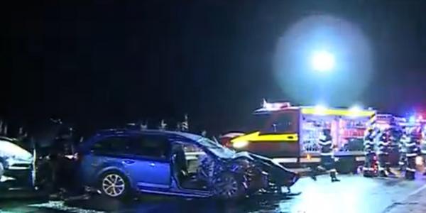 Accident violent în Bihor: "E un mort, chiar la volan acolo, acoperit, şi un altul pe şosea, în sac negru". Şase victime în Târgu Mureş după o depăşire riscantă