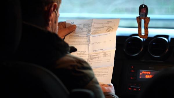 Şi-au lovit între ei maşinile de zeci de ori şi apoi au cerut bani de la asiguratori. Cum au făcut 30 de escroci 140.000 de euro fără să fie prinşi