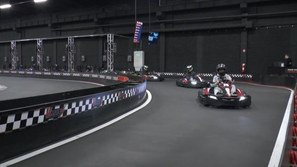 Circuit de karting la Cluj, pe cea mai mare pistă indoor din sud-estul Europei. Se întinde pe 500 de metri şi mai multe etaje