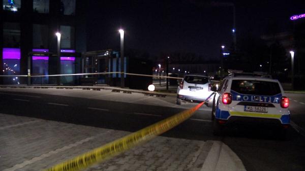 Un tânăr s-ar fi aruncat de la etajul 25 al unei clădiri din Capitală. A luat singur masa la un restaurant din blocul turn şi a ieşit să fumeze