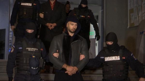 Ce le făcea Andrew Tate femeilor pe care le racola. Cei doi fraţi s-au supărat pe justiţia din România şi cer să fie eliberaţi
